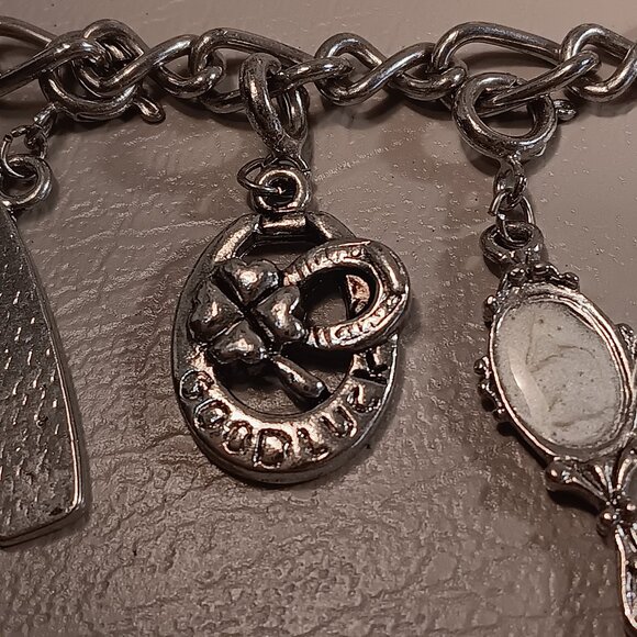 C Mania 6 Removable Charm Beauty Hairdresser Cosmetology Figaro Chain Bracelet - Picture 3 of 14